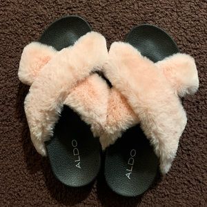 Aldo slippers never warn